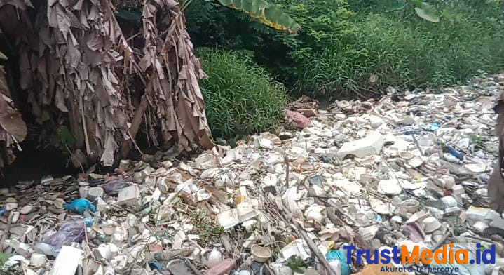 Irigasi Sekunder Dipenuhi Sampah, Aktivis Lingkungan Desak Pemerintah Bertindak