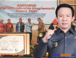 Sekdaprov Lampung Raih Penghargaan ASKOMPSI Digital Leadership Government Award 2025