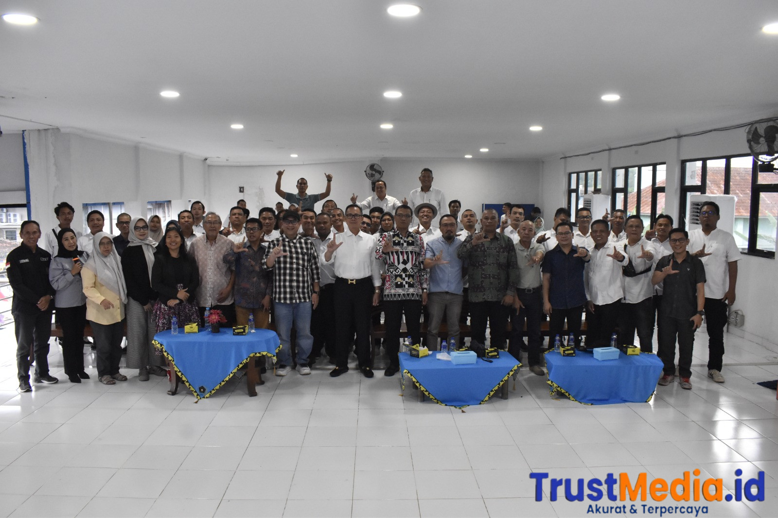 Politikus Senior Lampung Timur Noverisman Subing Raih Gelar Wartawan Madya