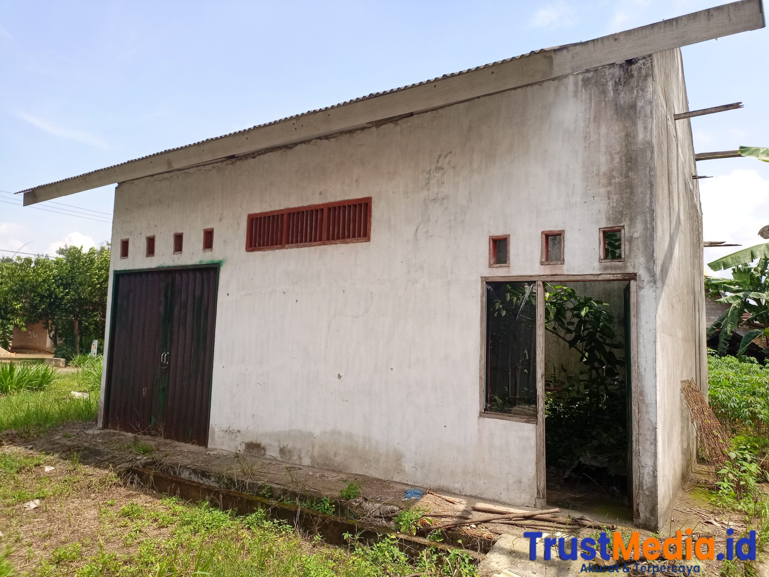 Gedung Gapoktan Desa Toto Mulyo mangkrak di duga uang ratusan juta di pinjam oknum anggota DPRD Lamtim