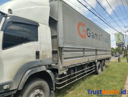 Truck Fuso adu kambing dengan sepeda motor korban meninggal di tempat