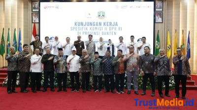 Komisi II DPR RI dan Wakil Gubernur Banten Dorong Penguatan Peran Bank Banten sebagai Lokomotif Ekonomi Daerah Komisi II DPR RI dan Wakil Gubernur Banten Dorong Penguatan Peran Bank Banten sebagai Lokomotif Ekonomi Daerah