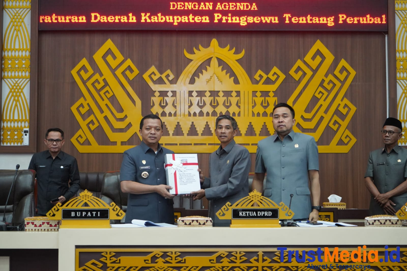 Rapat DPRD, Bupati Pringsewu Sampaikan LKPJ 2025 dan Usulkan Perubahan Struktur Perangkat Daerah 2026