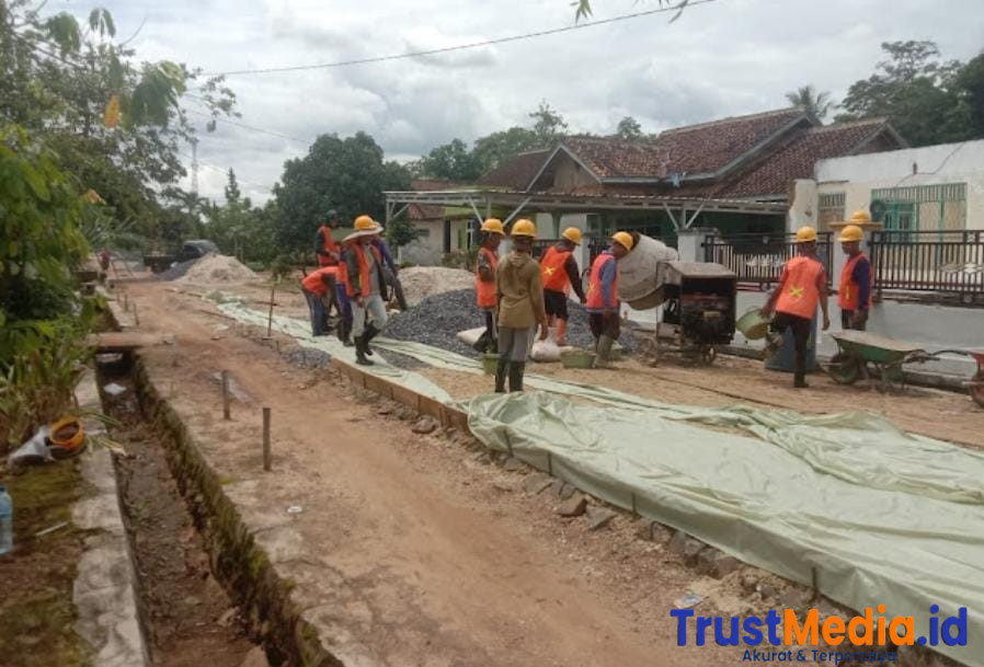 Di Duga Suplayer Batu Proyek DLH 24 M  Milik Suami Ela Bupati Lamtim