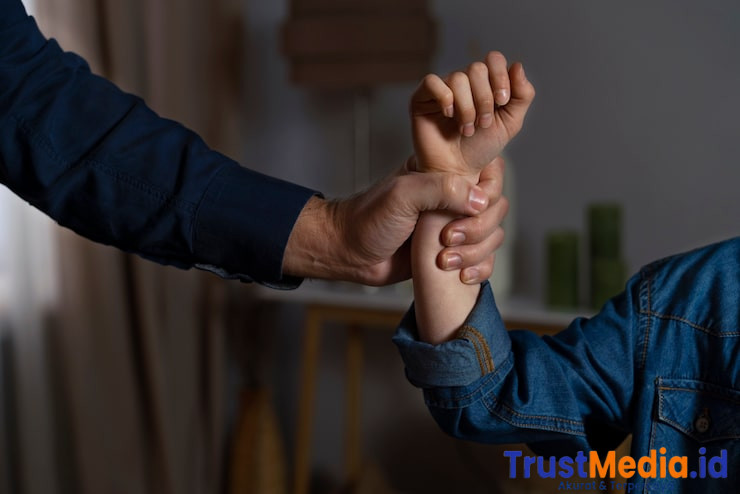 Desak Penangkapan Pelaku! IWO dan BARA JP Serahkan Kasus Dugaan Siswi SMP Melahirkan ke Polres Lampung Timur