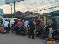 Persatuan Wartawan Indonesia ( PWI) Kabupaten Serang berbagi takjil