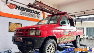 Perkuat kesiapan armada, Damkar Kab Bekasi terima bantuan ban Hankook