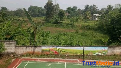 Kurang Tanggap Kades jiungjing Tentang Pemberian Tanah oleh deplover Diperuntukkan Lapangan Sepok Bola.