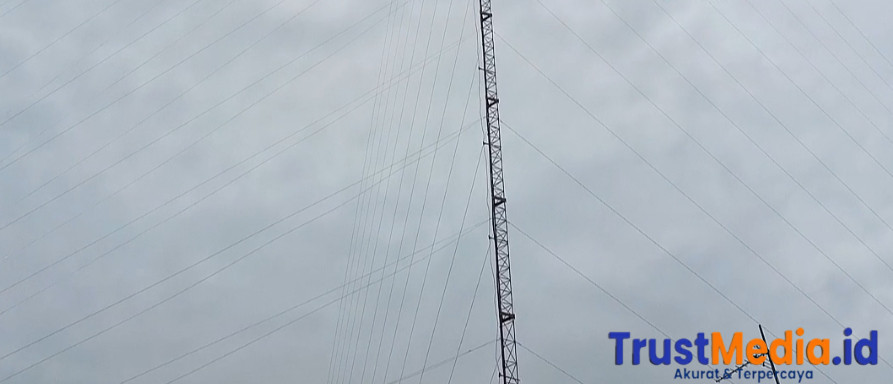 Warga tolak Bangunan tower Station Radio dan Izin  Dipertanyakan  