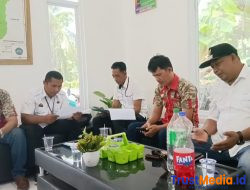 Dinas PMPTSP dan Satuan Penegak perda  turun gunung tindak tegas tower radio di duga  tak berizin.