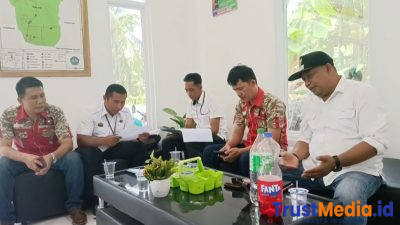Dinas PMPTSP dan Satuan Penegak perda  turun gunung tindak tegas tower radio di duga  tak berizin.