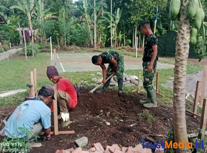 Satgas TMMD ke-128 Kodim 0424/Tanggamus Bangun MCK, Tingkatkan Kesehatan Warga Kalimiring