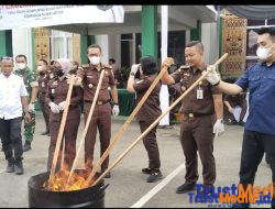 Kejari Metro Musnahkan Barang Bukti dari 51 Perkara, Didominasi Kasus Narkotika