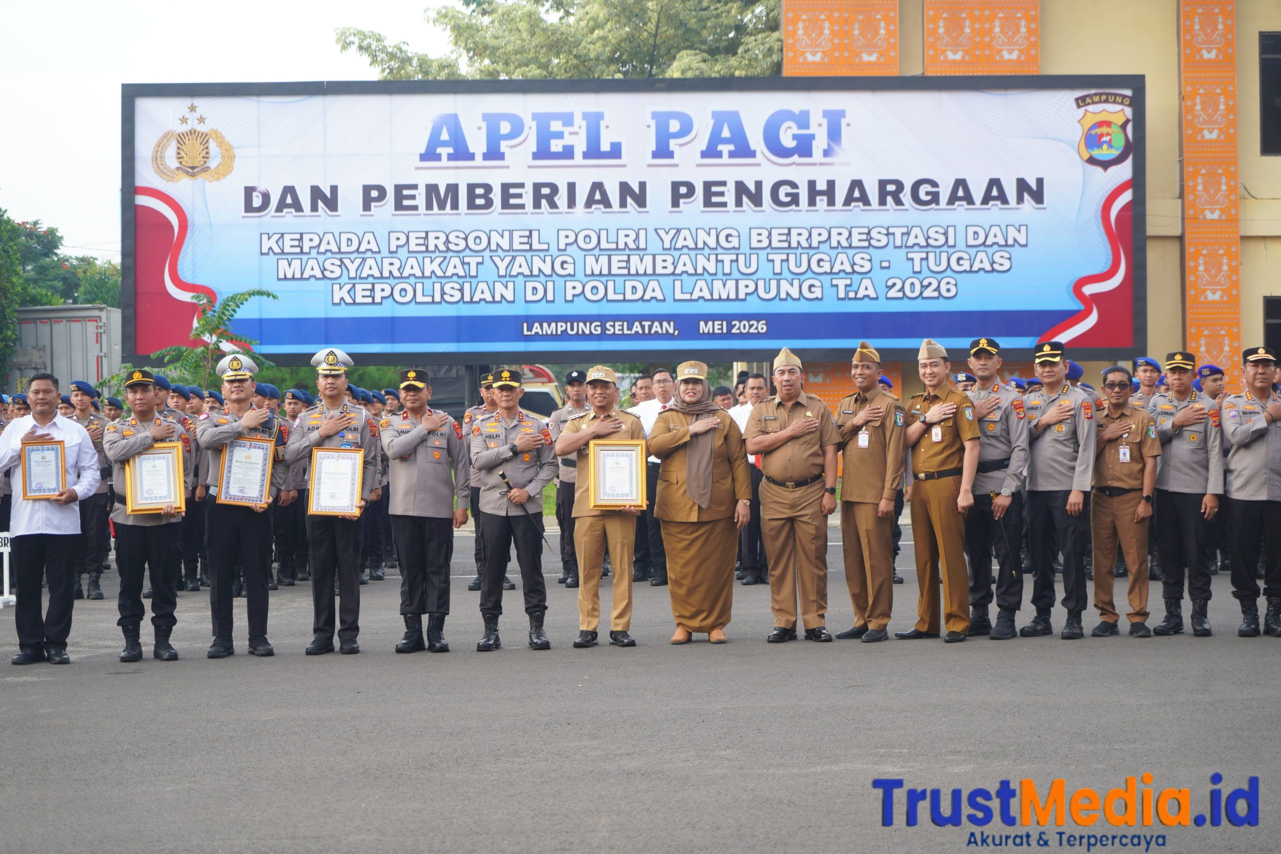 Bupati Pringsewu Terima Penghargaan Kapolda Lampung atas Dukungan Program Akulturasi Budaya