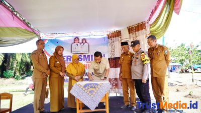 Bupati Pringsewu Resmikan UPT SD Negeri 1 Gunungraya sebagai Sekolah Definitif Bupati Pringsewu Resmikan UPT SD Negeri 1 Gunungraya sebagai Sekolah Definitif