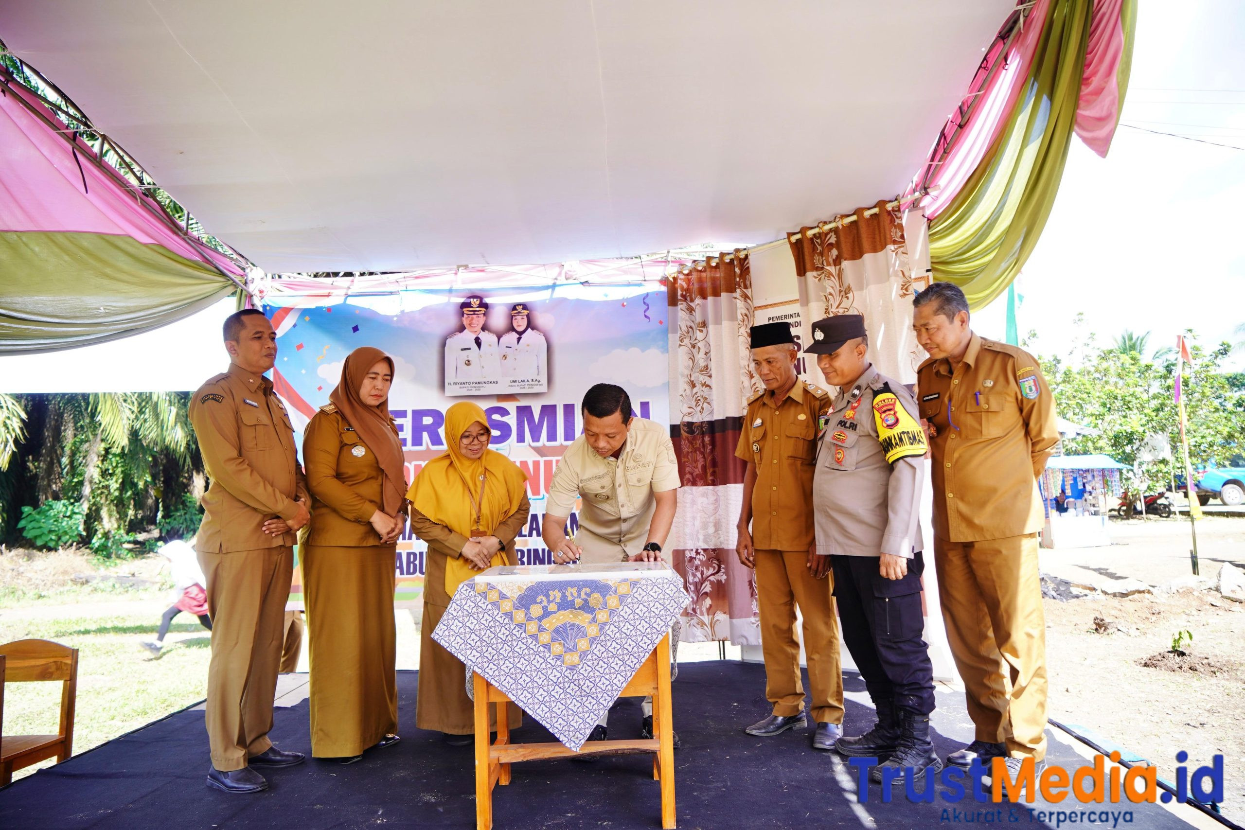 Bupati Pringsewu Resmikan UPT SD Negeri 1 Gunungraya sebagai Sekolah Definitif
