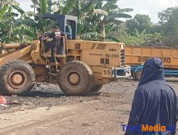 Aksi Cepat Lurah Kotabumi Ilir, Shovel Dikerahkan Angkut Gunungan Sampah
