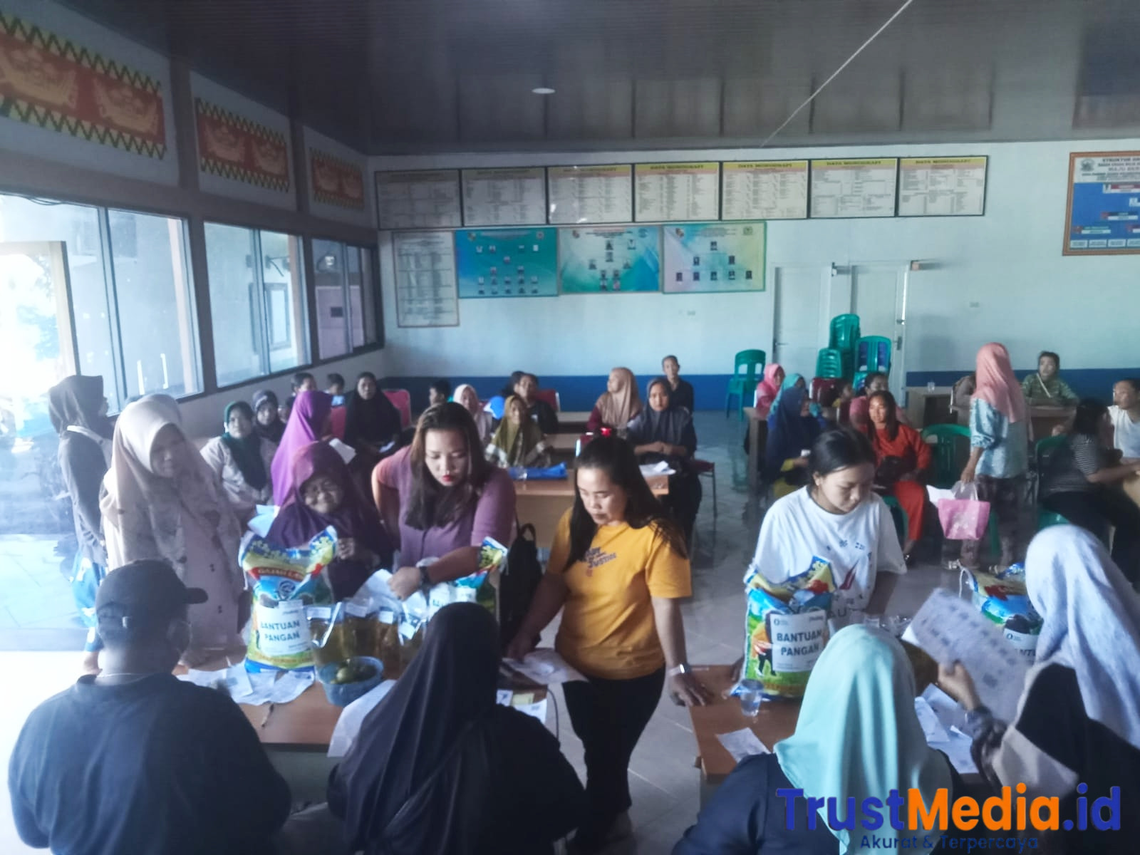262 Warga Sumber Agung Terima Bantuan Pangan, Kades Armadan, Ringankan Beban Ekonomi Masyarakat
