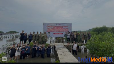 Dekan Unhan RI Mayjen TNI Dr. Oktaheroe Ramsi, S.I.P., M.Sc. Pimpin Langsung Penanaman Mangrove di Pesawaran Dekan Unhan RI Mayjen TNI Dr. Oktaheroe Ramsi, S.I.P., M.Sc. Pimpin Langsung Penanaman Mangrove di Pesawaran