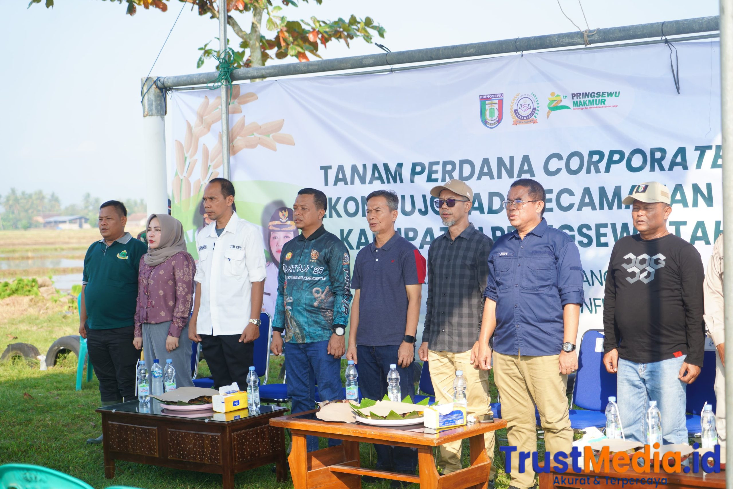 Bupati Pringsewu Tanam Perdana Lahan Corporate Farming di Pekon Pujodadi PRINGSEWU   Trustmedia.id