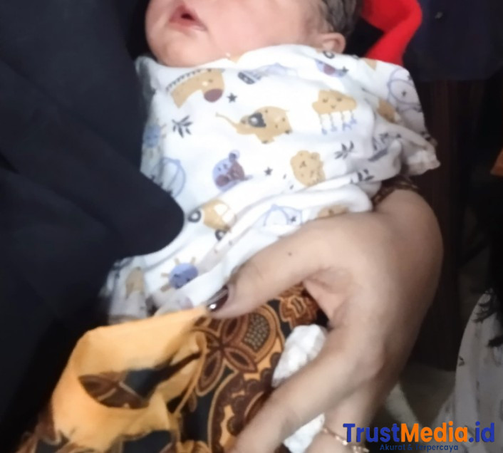 Geger Warga peluasan sukadana  Lampung timur temukan bayi 