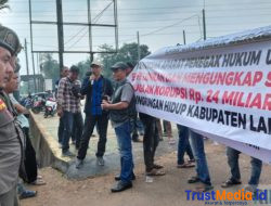 Lampung Timur Berjaya GIPAK Gelar Aksi di Kejari  Sorot Kasus DLH Rp24 Miliar