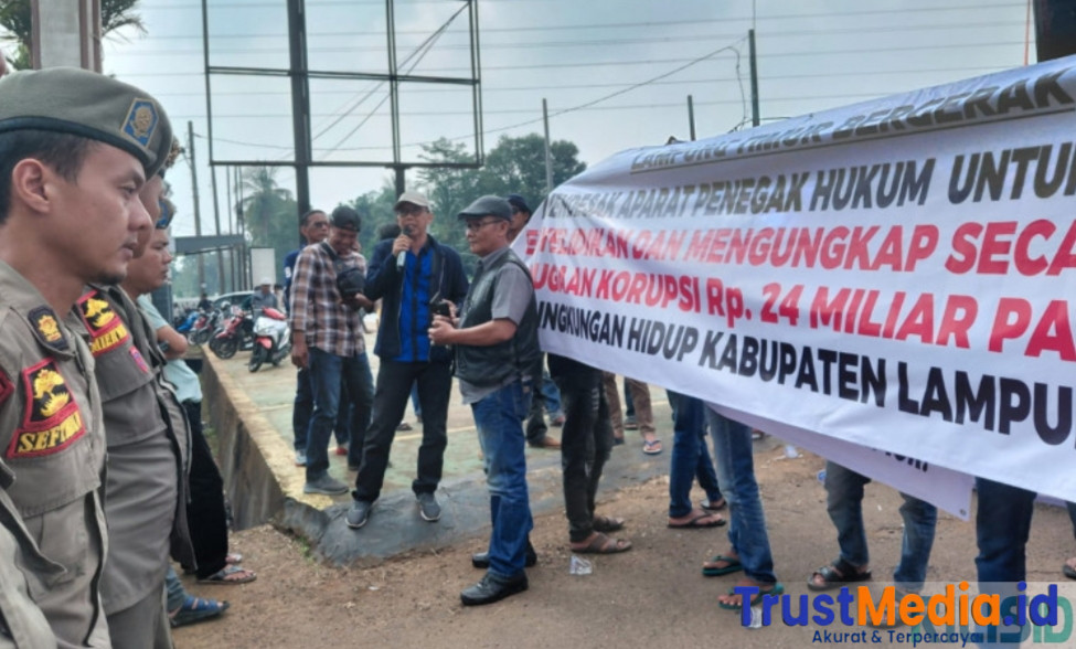 Lampung Timur Berjaya GIPAK Gelar Aksi di Kejari  Sorot Kasus DLH Rp24 Miliar