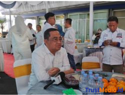 H. Tulus Widodo Bagikan 9.200 Paket Sembako untuk Warga Karawang saat rayakan HUT  ke 58