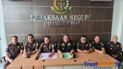 Kejari Pringsewu Tetapkan Dua Tersangka Korupsi Pendataan SPPT PBB-P2, Kerugian Negara Capai Rp1,1 Miliar Kejari Pringsewu Tetapkan Dua Tersangka Korupsi Pendataan SPPT PBB-P2, Kerugian Negara Capai Rp1,1 Miliar